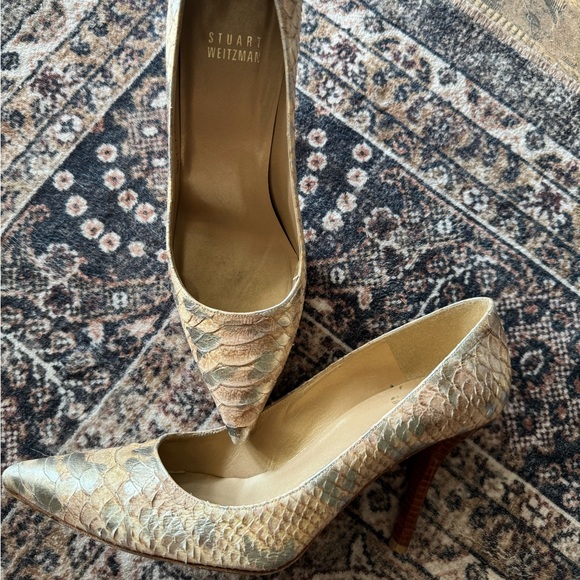 Stuwart Weitzman Heels so beautiful and timeless - Picture 2 of 9